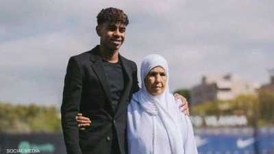 لامين مع جدته فاطمة
