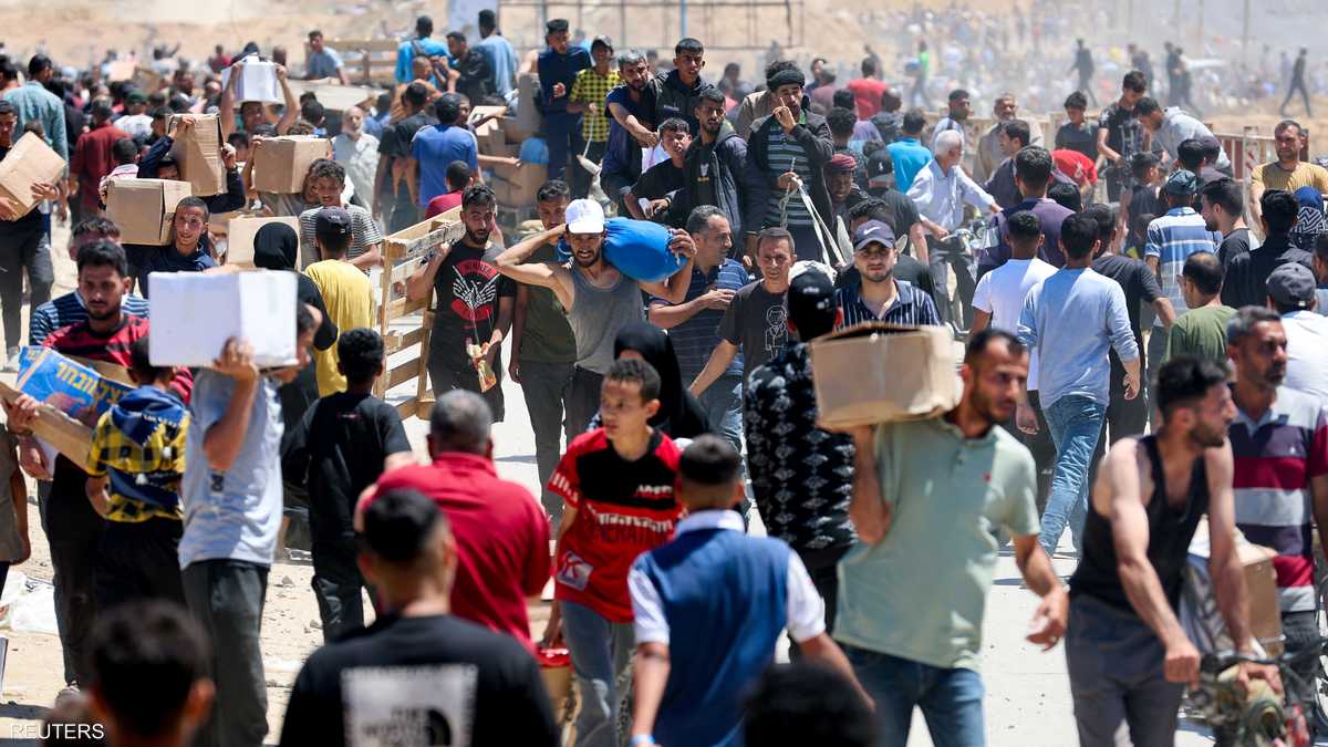 انفجار وإطلاق نار قرب مركز مساعدات في غزة وسط أزمة إنسانية متفاقمة
