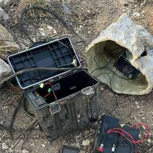 جهاز تجسس إسرائيلي مموه ومزوّد بآلة تصوير