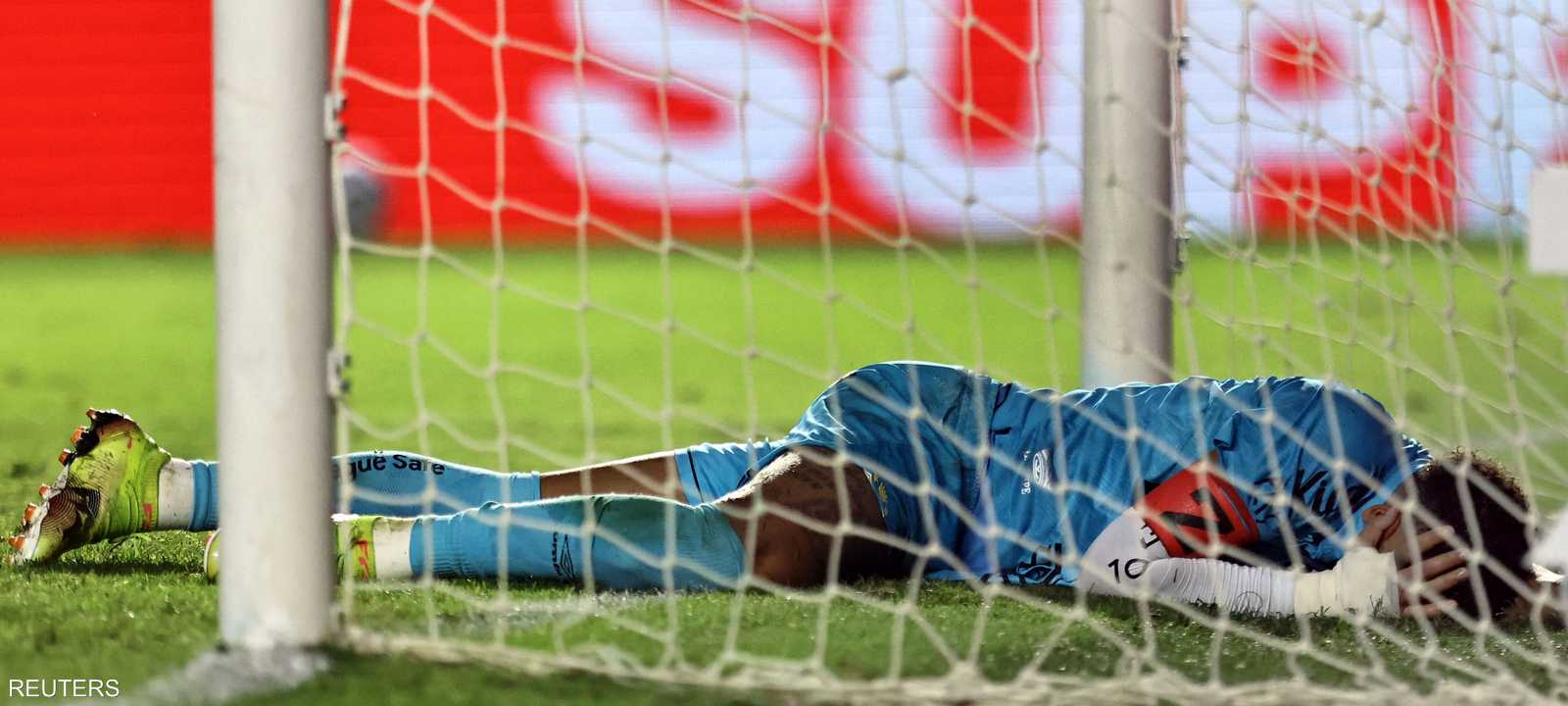 نيمار سجل بيده وطرد من اللقاء