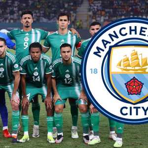 نوري (أقصى اليسار) مع منتخب الجزائر