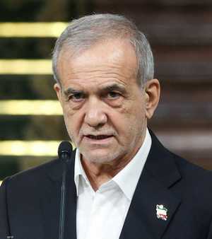 بزشكيان يقر بصعوبة "التواصل" مع مجبتى خامنئي