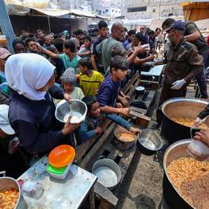 مقتل فلسطينيين خلال سعيهم للحصول على الغذاء في غزة