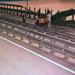 أوكرانيا هاجمت جسر القرم وروسيا تنفي وقوع خسائر