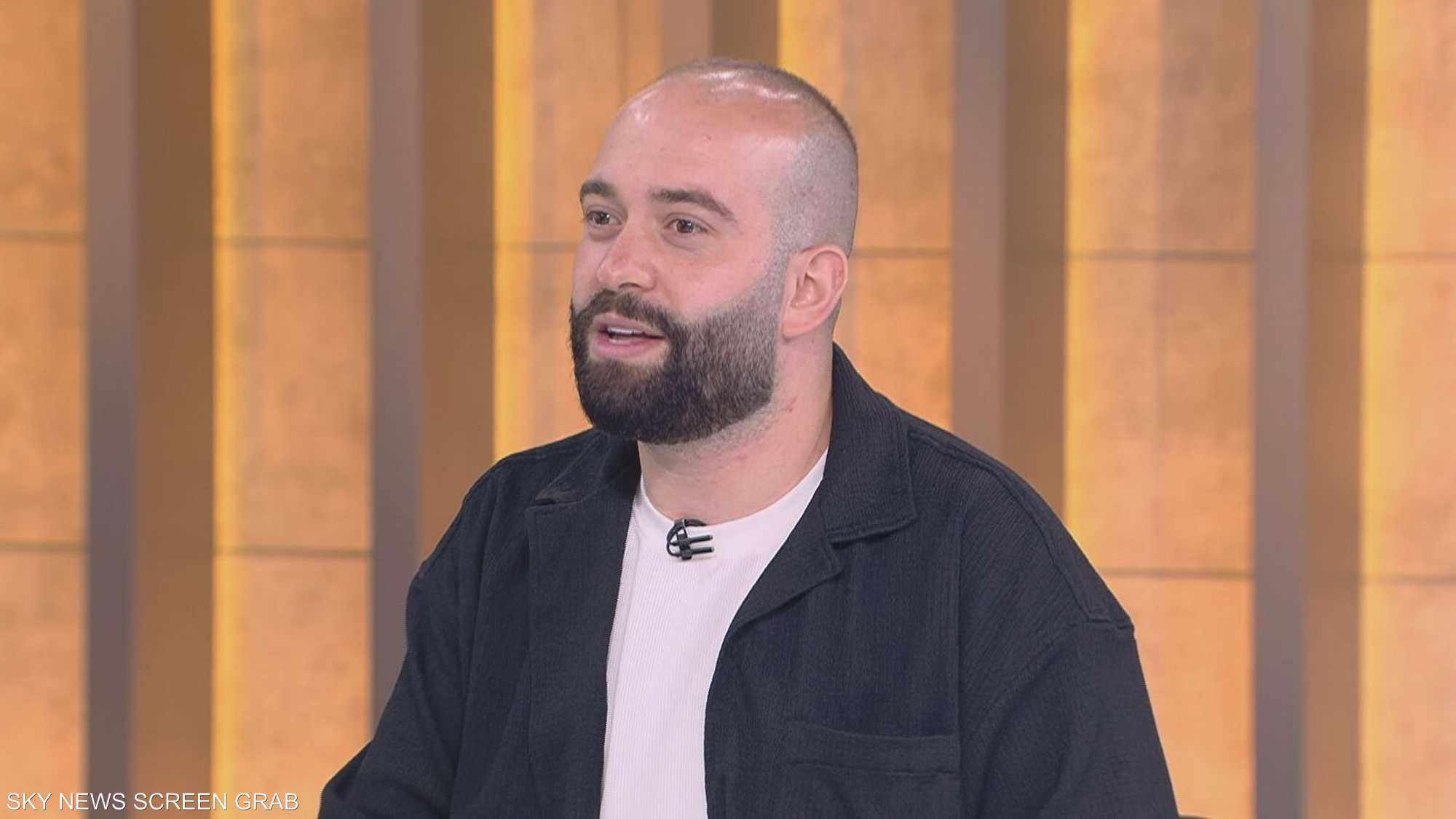 نجم الضحكة العفوية.. ضيفنا قلب السوشال ميديا مسرحا