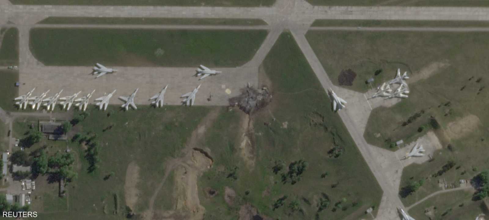صورة من القمر الاصطناعي تظهر الطائرات المتضررة