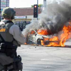 ترافقت الاحتجاجات بإحراق سيارات