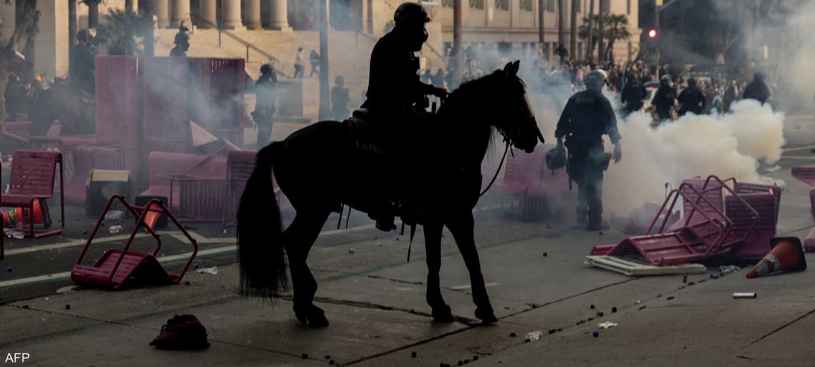 شرطة لوس أنجلوس تمنع التجمع وسط المدنية