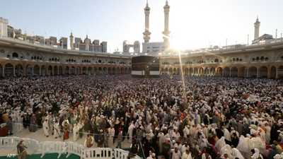 في ختام رحلة العمر.. الحجاج يؤدون طواف الوداع