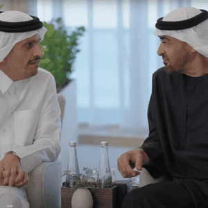 رئيس دولة الإمارات يستقبل رئيس مجلس الوزراء القطري