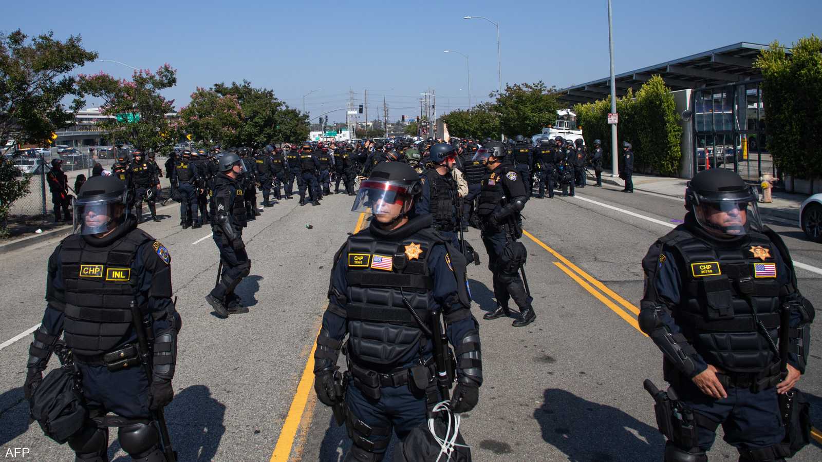 قوات الشرطة تسد بعض الطرقات السريعة في المدينة