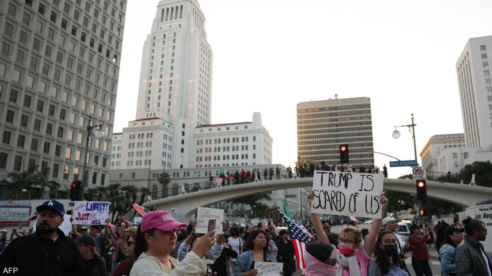 من شتى الإثنيات والعرقيات والطوائف