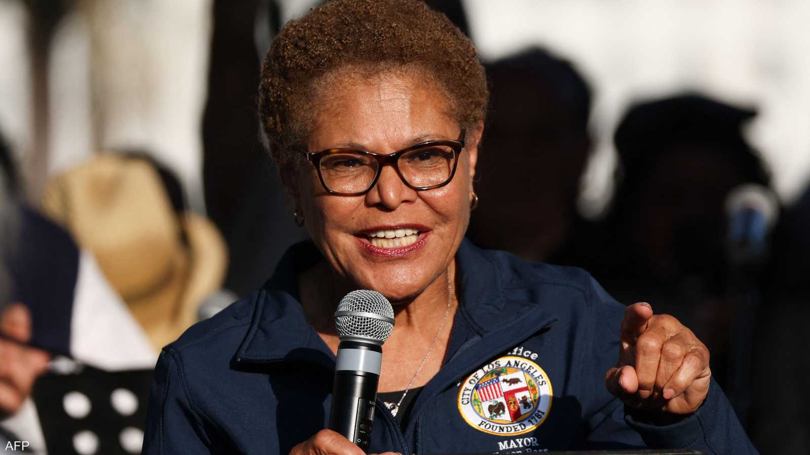 عمدة لوس أنجلوس كارين باس أعلنت حظر تجول ليليا وسط المدينة