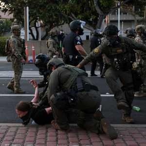 مواجهات في مدينة سانتا أنا بكاليفورنيا