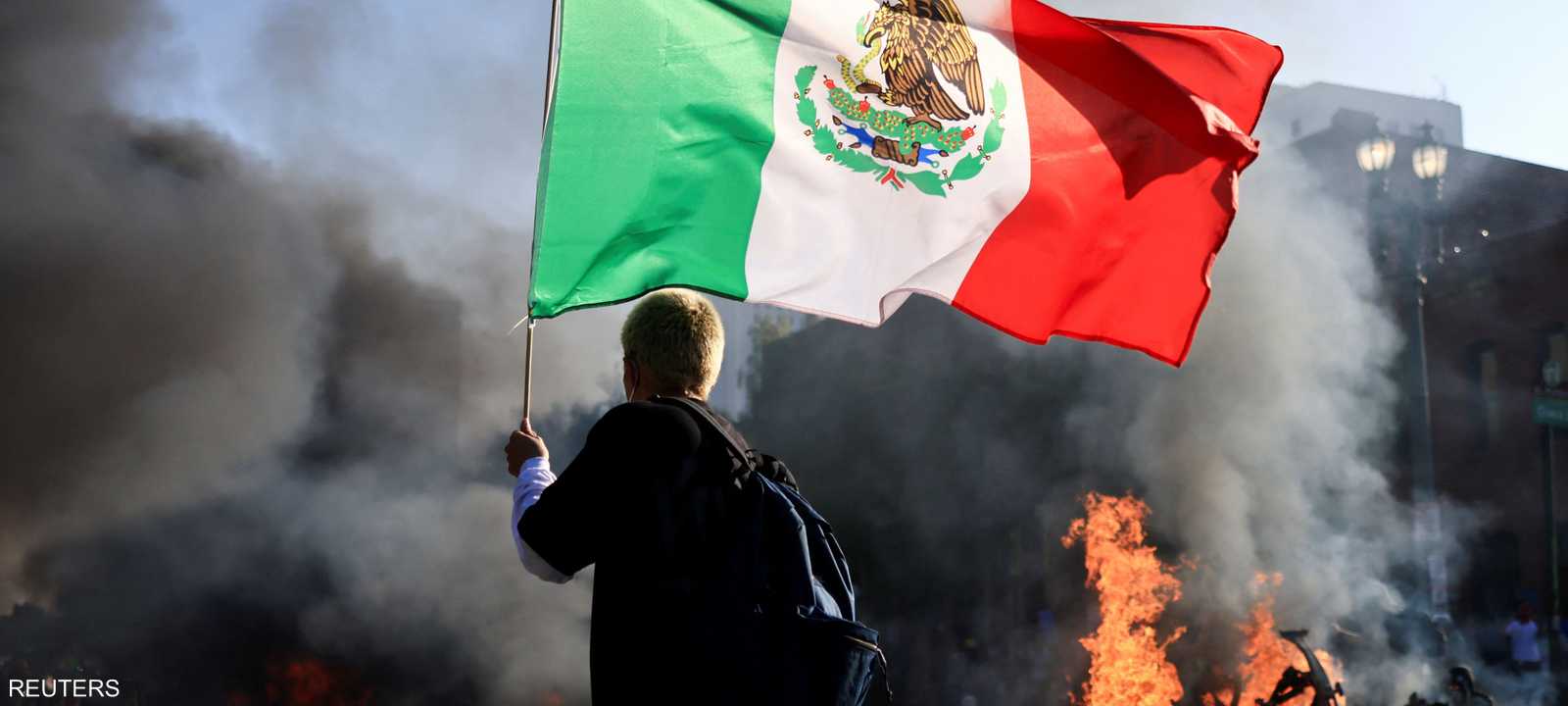 محتجون رفعوا علم المكسيك
