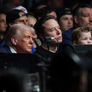 ماسك وترامب أثناء حضور نزال في أبريل الماضي