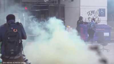 صحيفة: الأمن في لوس أنجلوس استخدم سلاحا محظورا ضد المحتجين