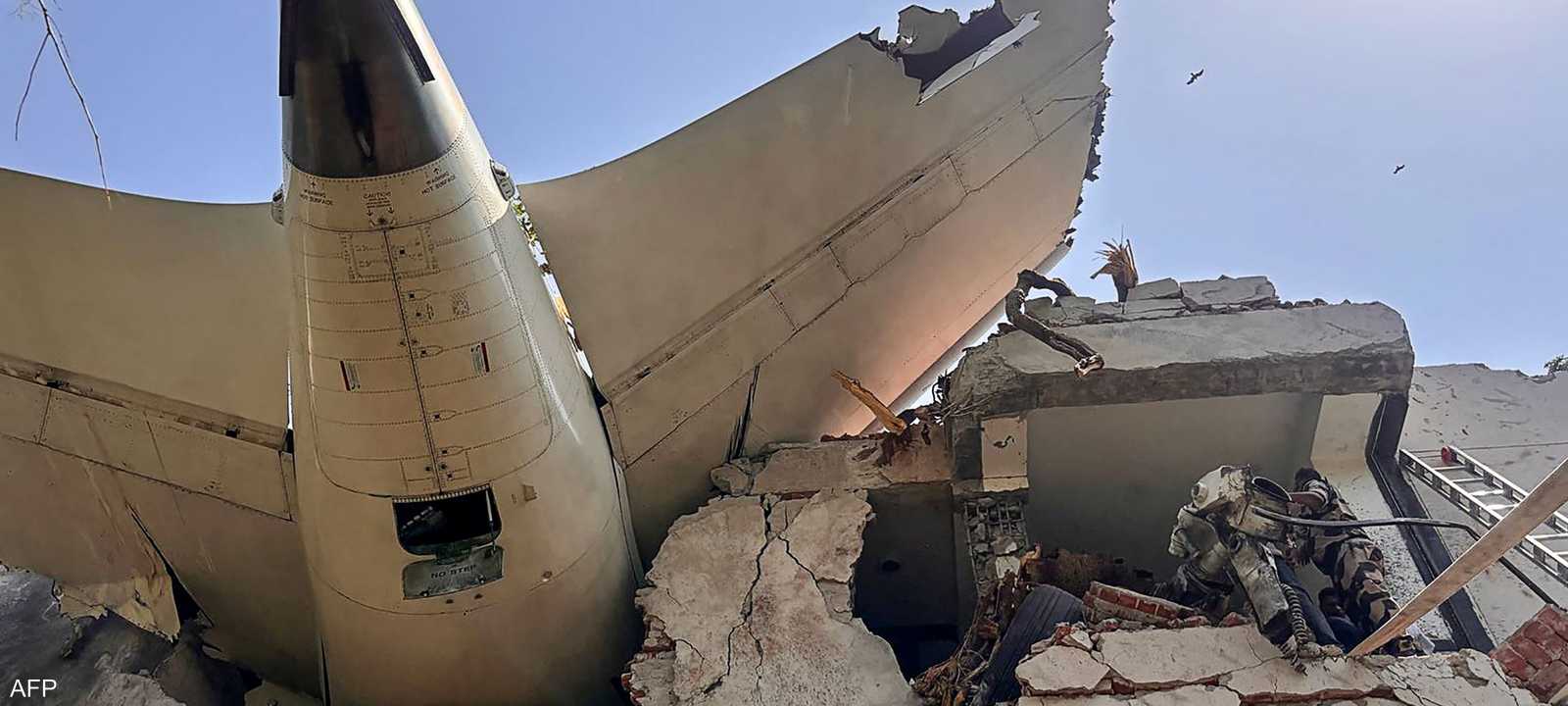 ذيل الطائرة الهندية فوق نزل لكلية الطب