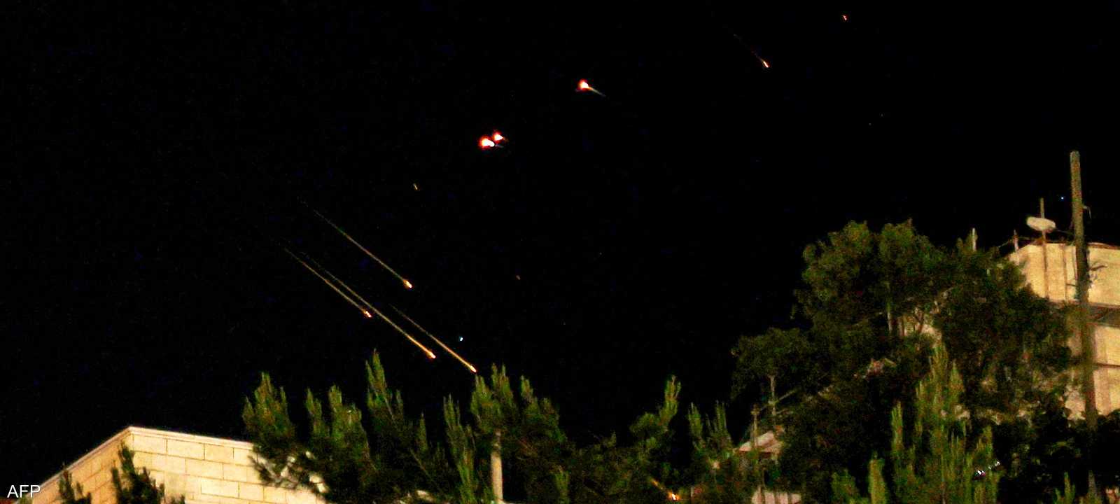 حطام الصواريخ التي أطلقت من إيران باتجاه إسرائيل