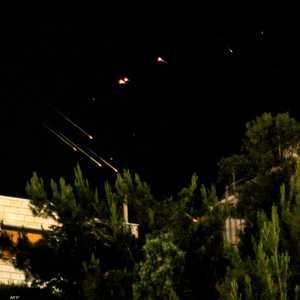 حطام الصواريخ التي أطلقت من إيران باتجاه إسرائيل