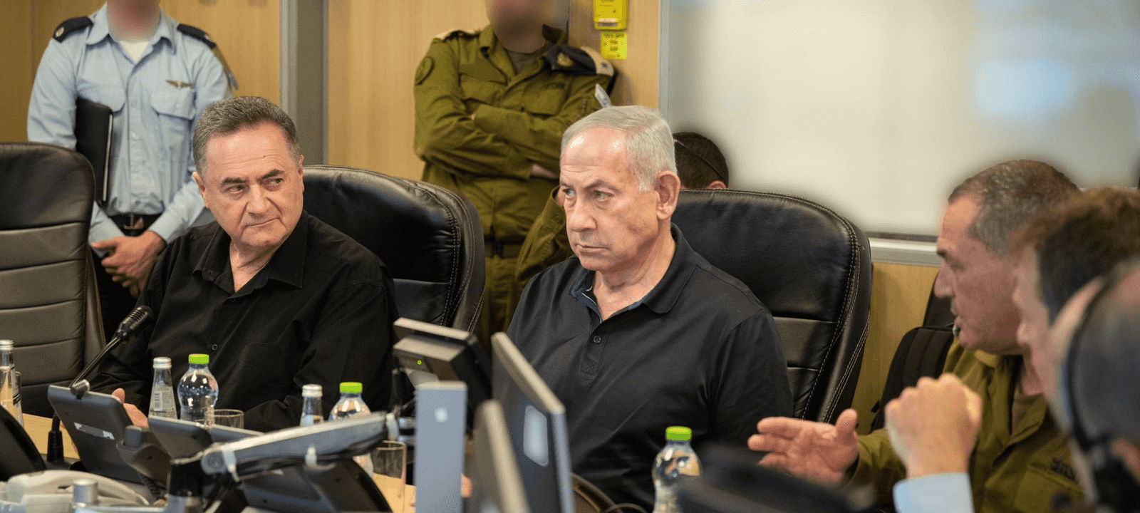 أرشيفية لنتنياهو وكاتس ومسؤولين عسكريين آخرين