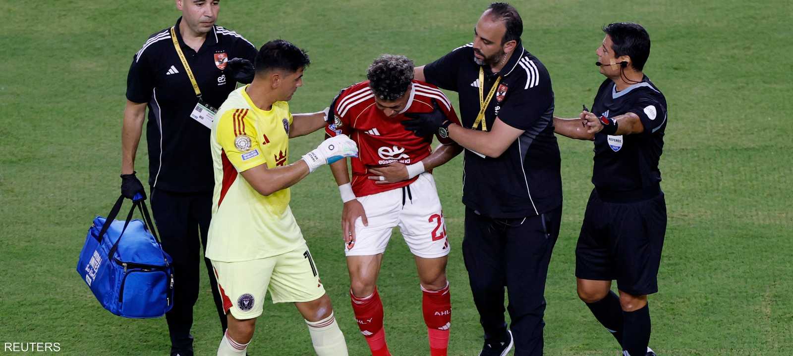 نجم الأهلي إمام عاشور