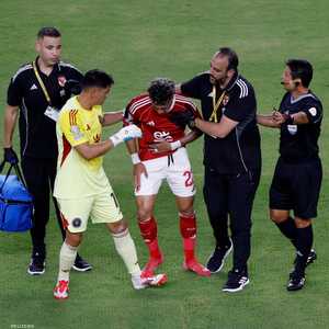 نجم الأهلي إمام عاشور