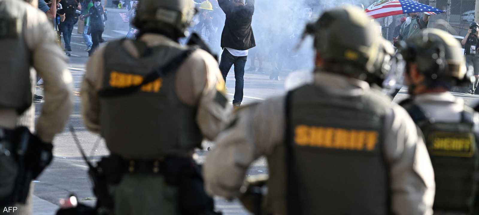 استدعى ترامب 700 من مشاة البحرية لخفض التصعيد