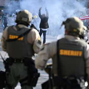 استدعى ترامب 700 من مشاة البحرية لخفض التصعيد