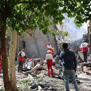 بدأت إسرائيل الجمعة هجوما واسع النطاق على إيران