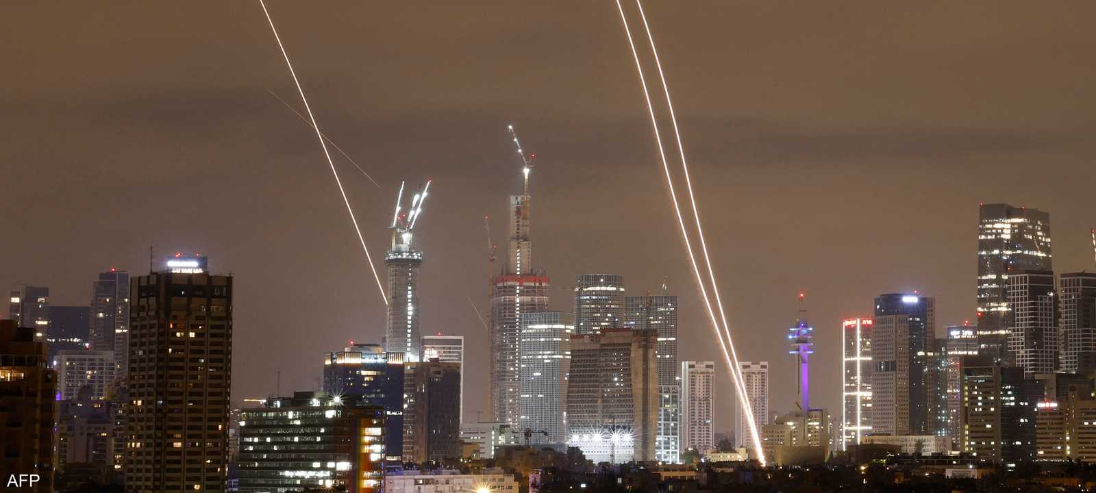 الدفاع الجوي الإسرائيلية يعترض صواريخ إيرانية فوق تل أبيب