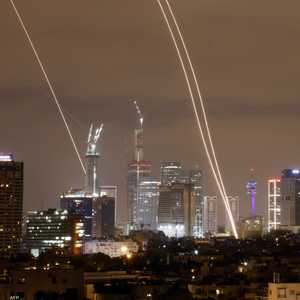 الدفاع الجوي الإسرائيلية يعترض صواريخ إيرانية فوق تل أبيب