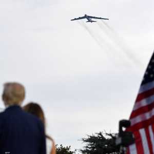 ترامب وميلانيا يشاهدان مقاتلات بي-52 - أرشيفية