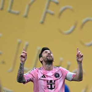 ميسي قاد فريقه للاقتراب من التأهل لدور الـ16