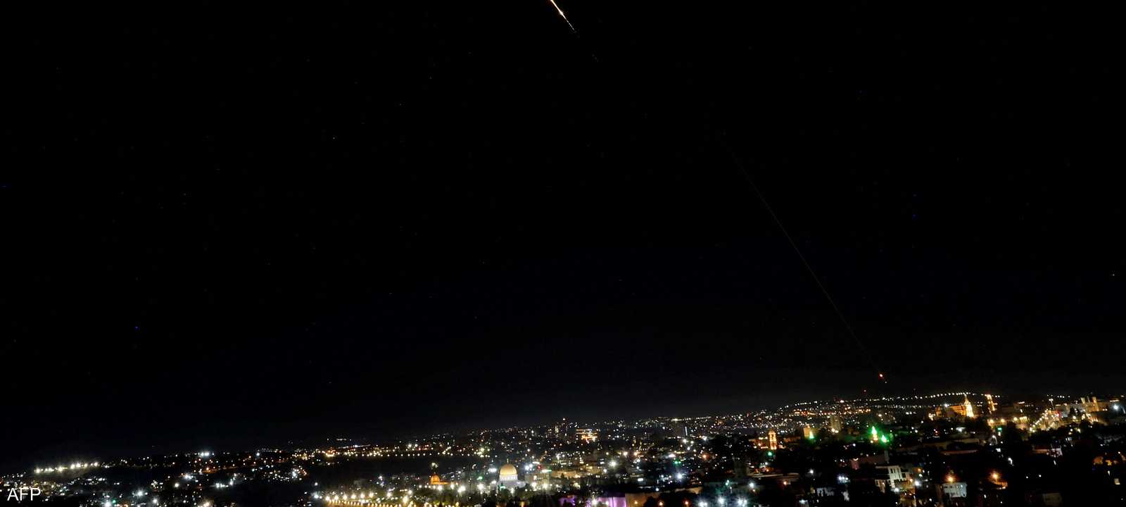 سماء تل أبيب ليلا