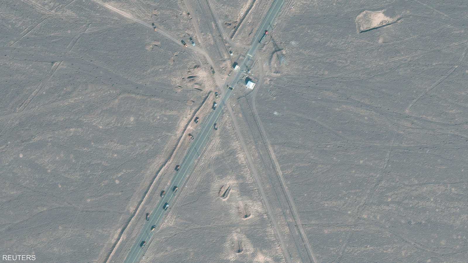 الصور تظهر الشاحنات قرب فوردو