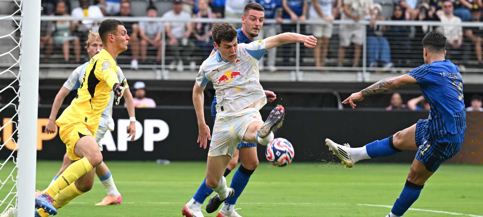 من المباراة بين الفريقين