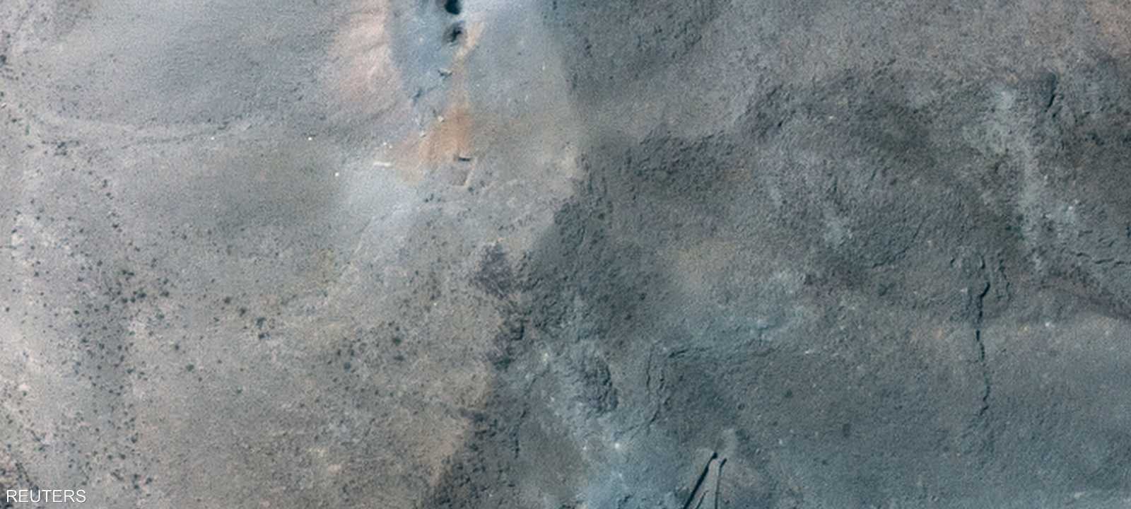 6 ثقوب أحدثتها الضربة الأميركية في الأرض