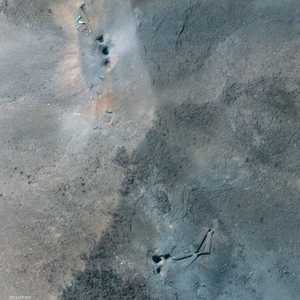 6 ثقوب أحدثتها الضربة الأميركية في الأرض