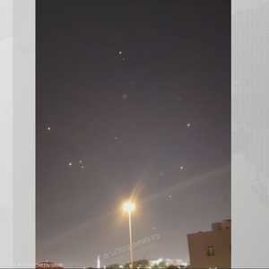 لحظة تصدي الدفاعات الجوية لصواريخ إيرانية في سماء الدوحة