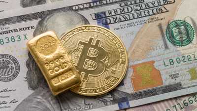 التهدئة تشعل تبادل الأدوار بين الذهب والبيتكوين