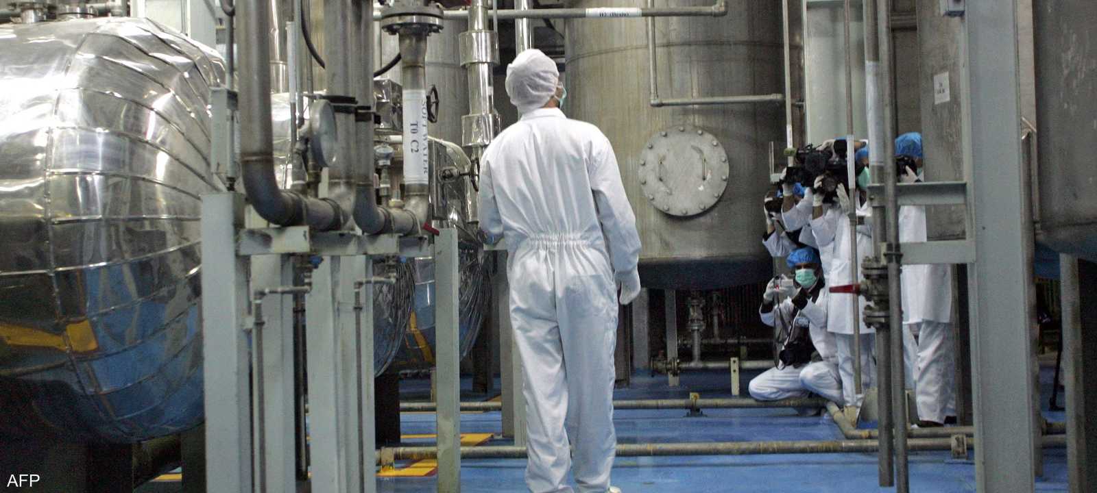 إيران قالت إنها نقلت اليورانيوم المخصب إلى أماكن آمنة