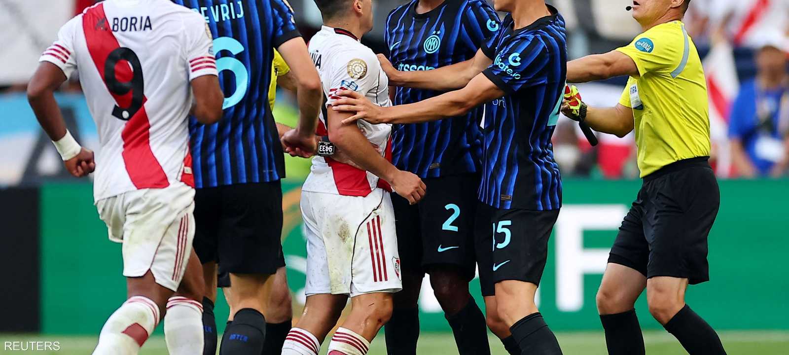 المباراة شهدت حالتي طرد لريفر بليت