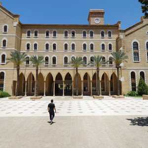 آلاف الخريجين يغادرون لبنان سنويا