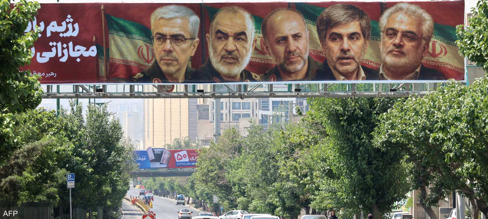 ملصق ضخم لأبرز القادة الذين قتلوا في عملية "الزفاف الأحمر"