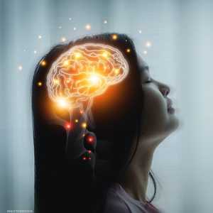 علماء يحاولون تفسير سر الضوء الذي يشع من العقل.. أرشيفية