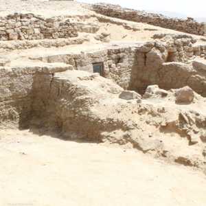 ثلاثة مقابر منحوتة في الصخر من عصر الدولة القديمة