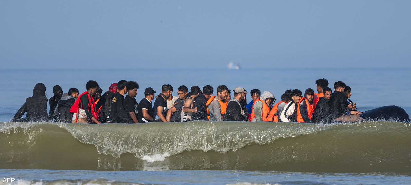 قارب يحمل مهاجرين في المانش