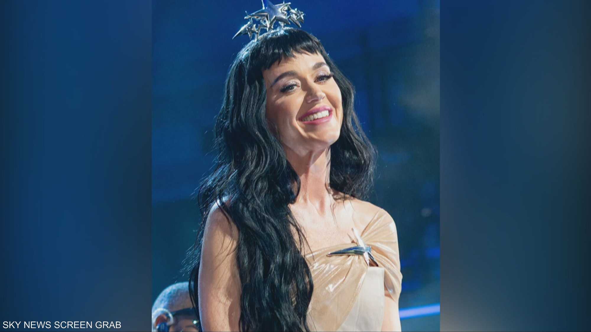كاتي بيري تلمح بانفصالها بأغنية ضمن ألبومها الجديد
