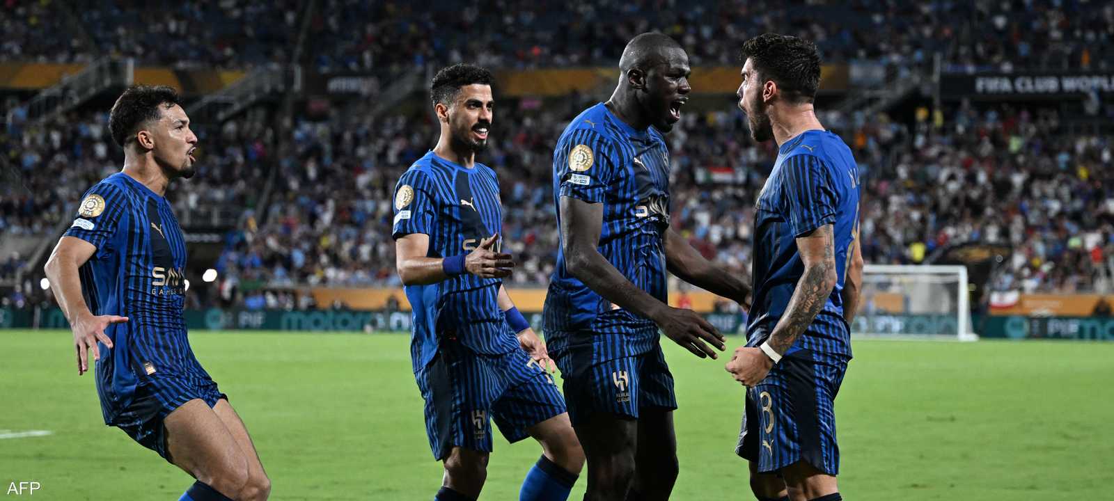 فرحة لاعبي الهلال بالفوز على مانشستر سيتي